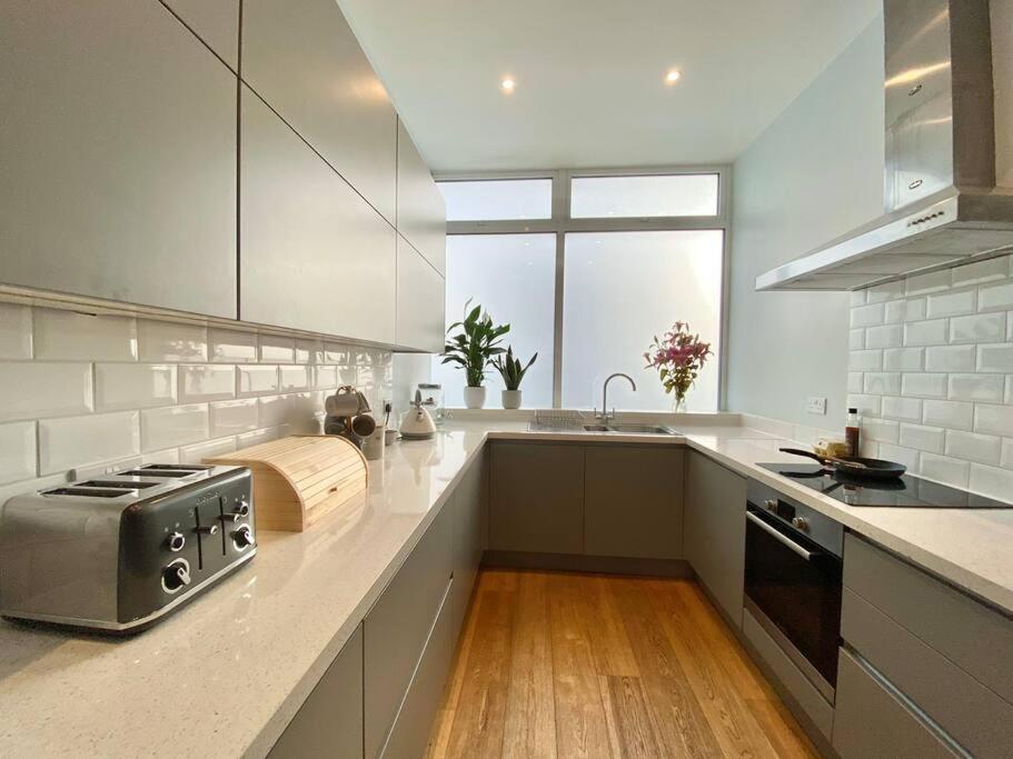 2Bdr Modern Apartment In Hammersmith West London Exterior photo